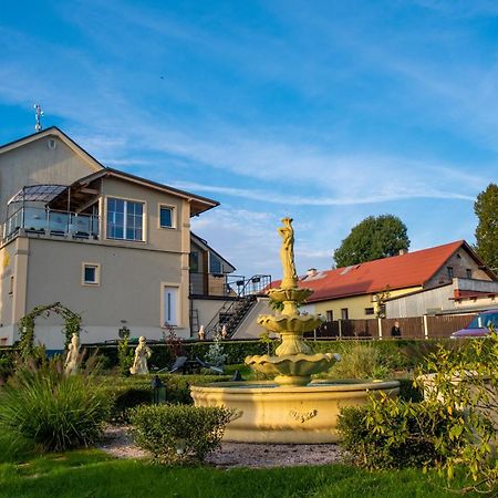 Hotel Tommy Wellness & Spa Наход Экстерьер фото