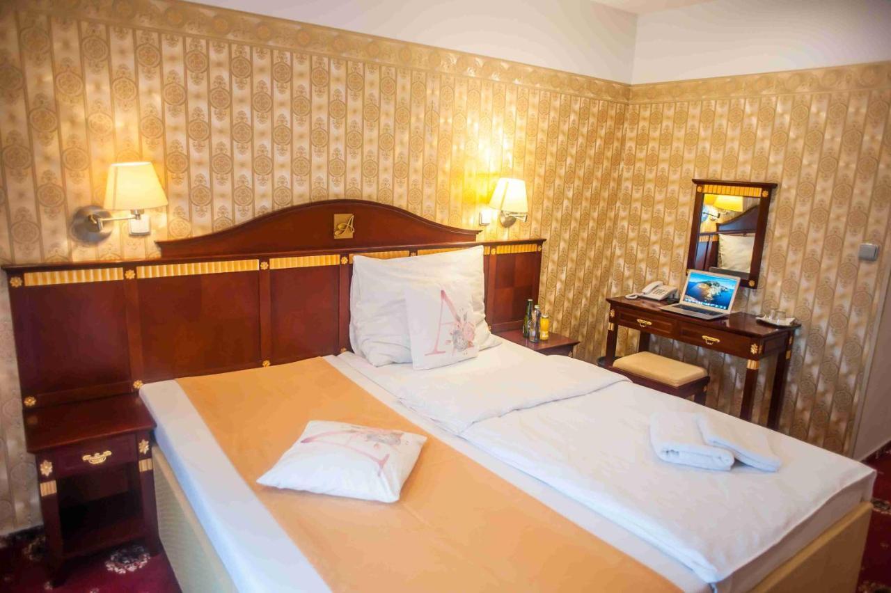 Hotel Tommy Wellness & Spa Наход Экстерьер фото