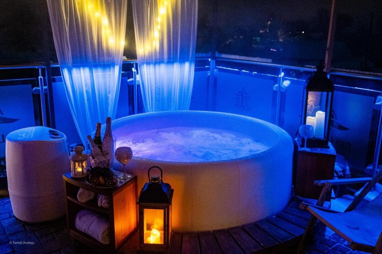Hotel Tommy Wellness & Spa Наход Экстерьер фото