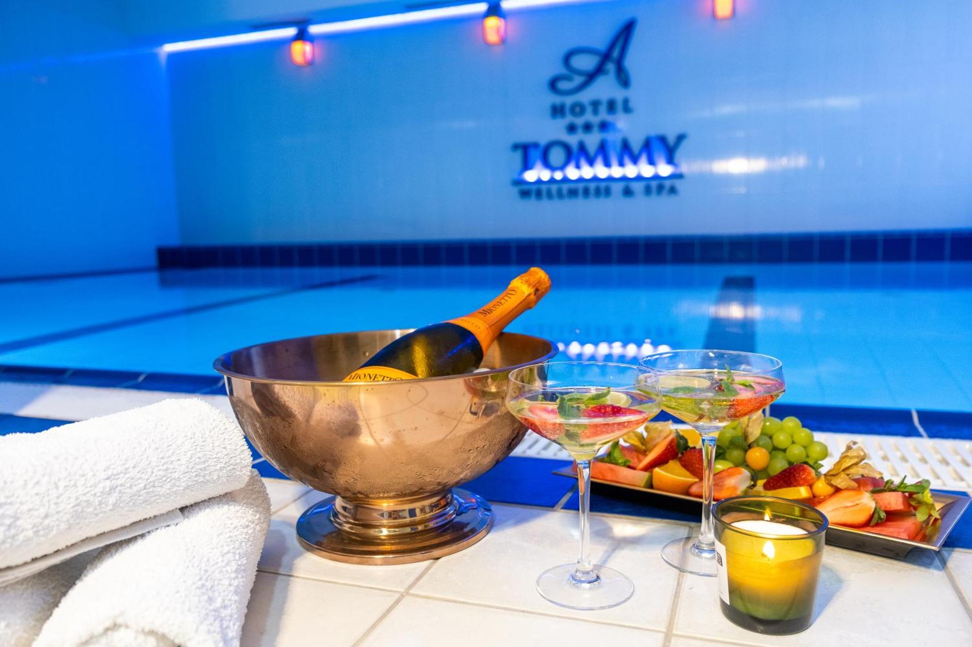 Hotel Tommy Wellness & Spa Наход Экстерьер фото