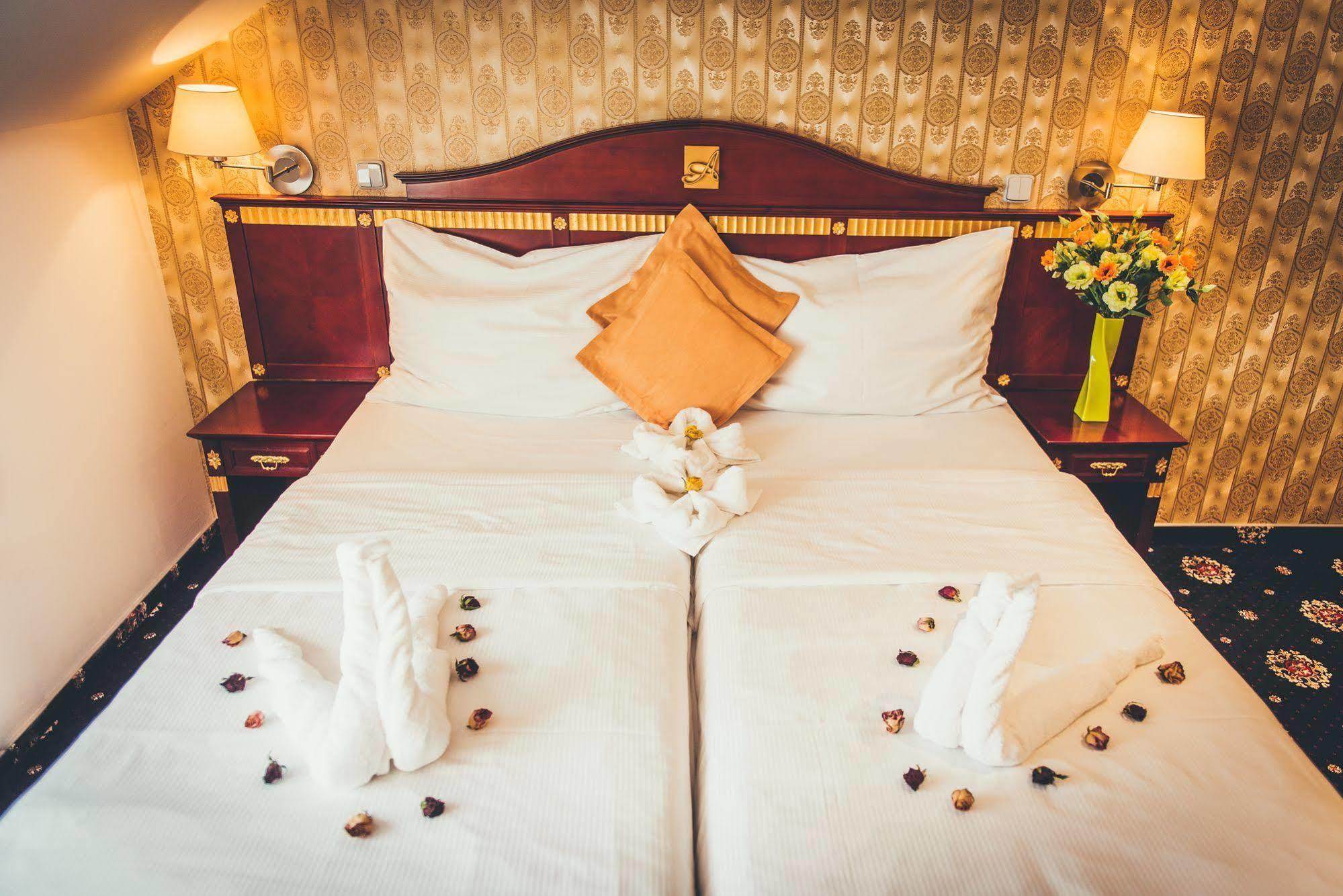Hotel Tommy Wellness & Spa Наход Экстерьер фото